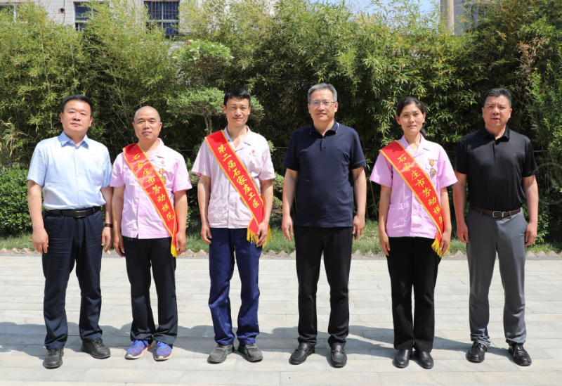 劳动托举梦想 奋斗誊写荣光丨凯时AG集团召开劳模工匠 座谈会