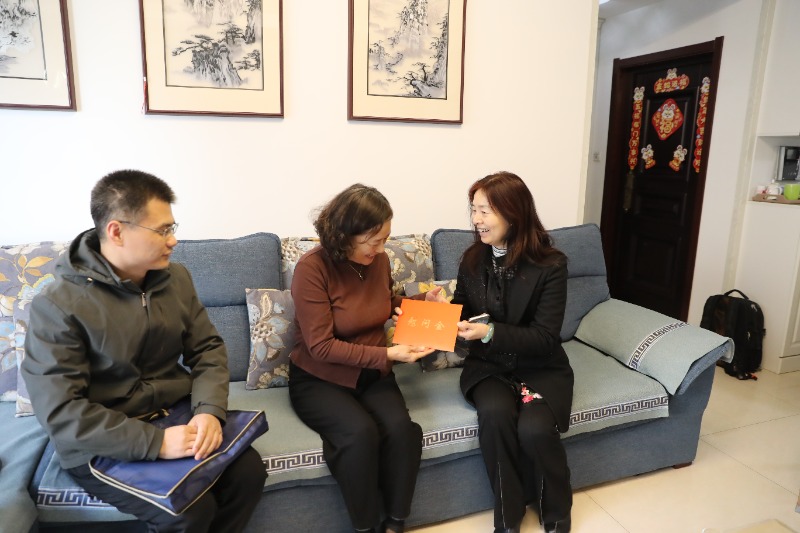 市总工会慰问凯时AG集团退休天下劳模